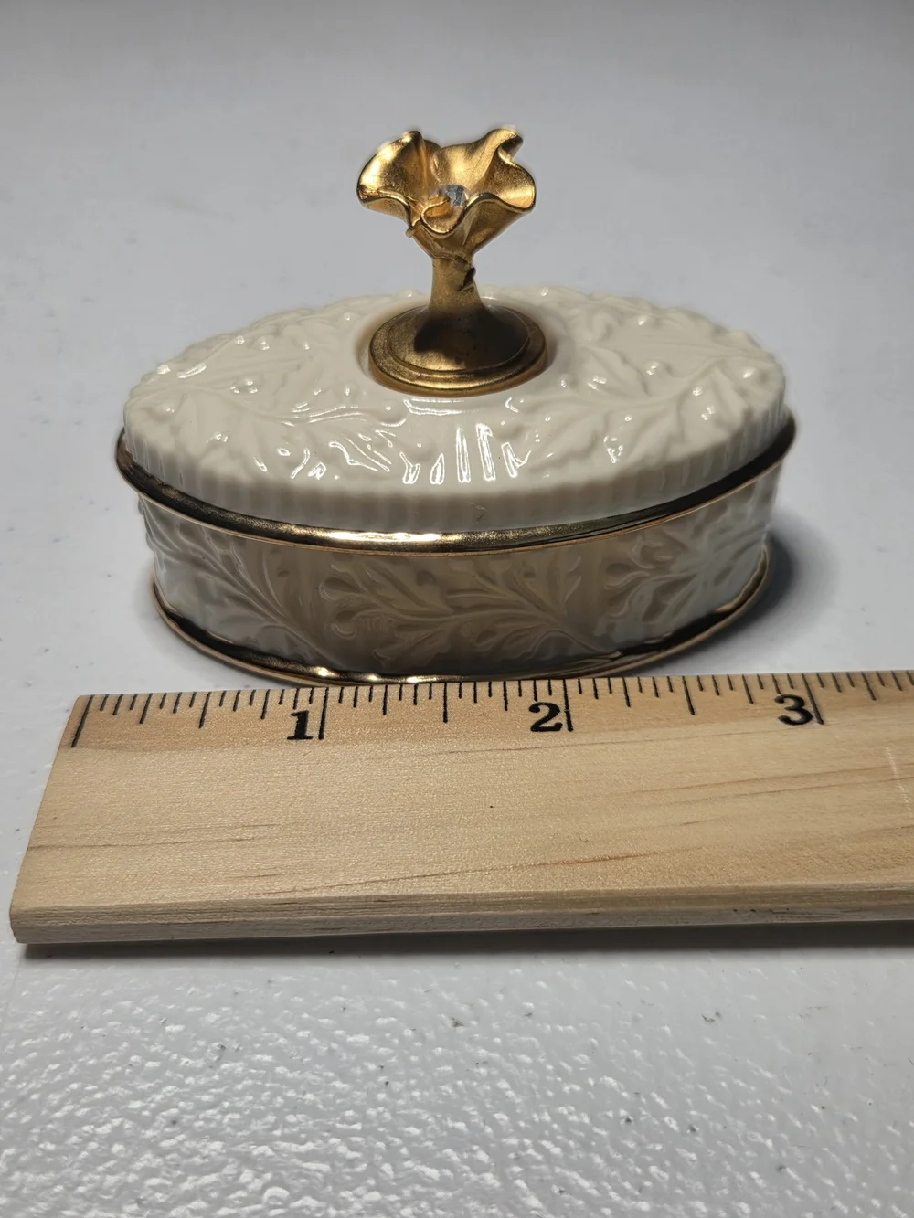 Lenox China Treasures Collection April Birthstone Trinket Box Ivory Gold